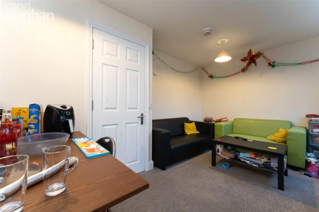 4 bed Mid Terraced House for rent in Brighton and Hove. From Brand Vaughan - Student Lettings - Brighton 4 bed Mid Terraced House for rent in Brighton and Hove. From Brand Vaughan - Student Lettings - Brighton