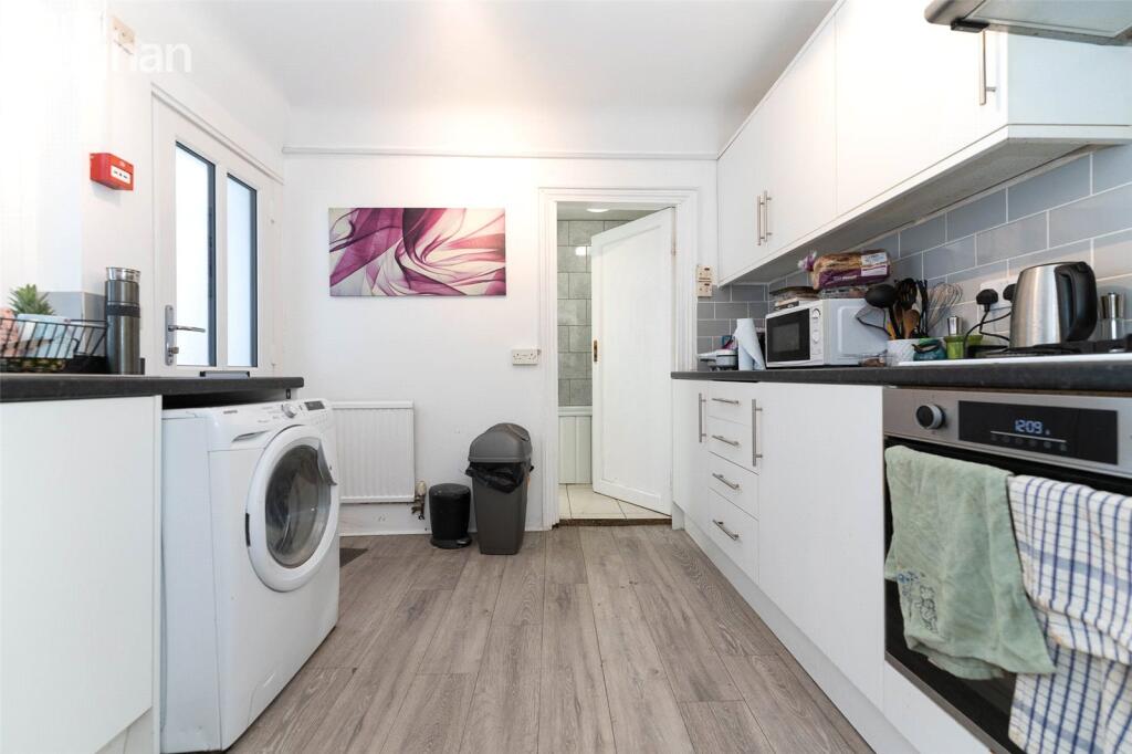 3 bed 1st Floor Flat for rent in Brighton and Hove. From Brand Vaughan - Student Lettings - Brighton 3 bed 1st Floor Flat for rent in Brighton and Hove. From Brand Vaughan - Student Lettings - Brighton