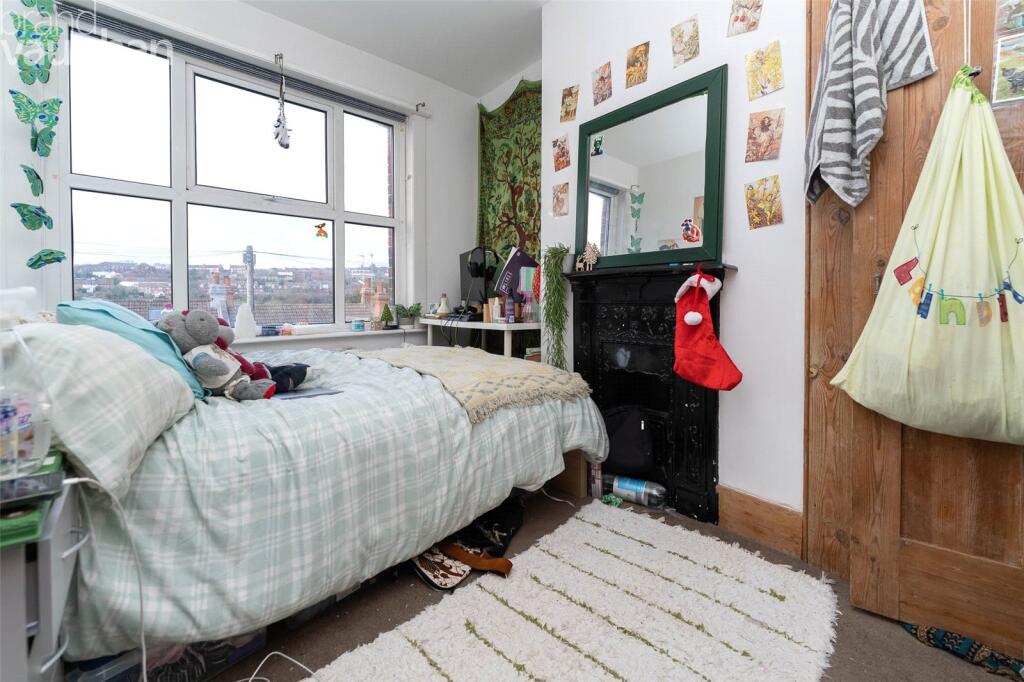 3 bed Mid Terraced House for rent in Ovingdean. From Brand Vaughan - Student Lettings - Brighton