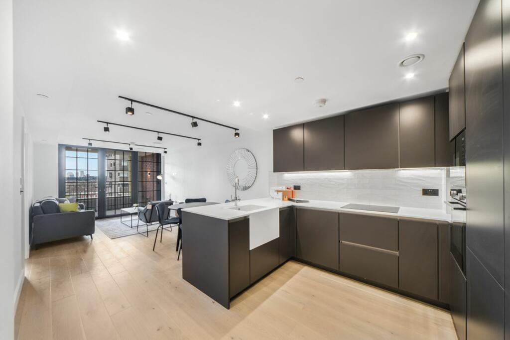 2 bed Apartment for rent in London. From Daniel Cobb London Bridge Office