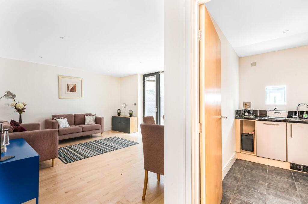 2 bed 1st Floor Flat for rent in Bermondsey. From Daniel Cobb - London Bridge