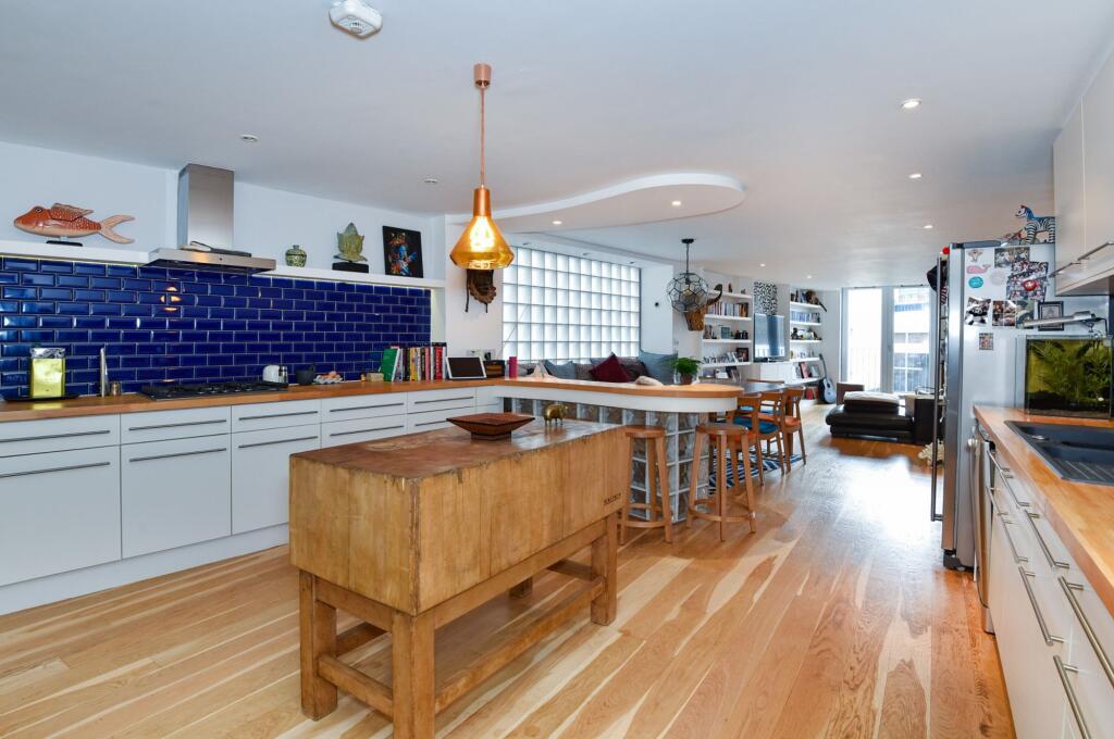 2 bed 1st Floor Flat for rent in Bermondsey. From Daniel Cobb - London Bridge 2 bed 1st Floor Flat for rent in Bermondsey. From Daniel Cobb - London Bridge
