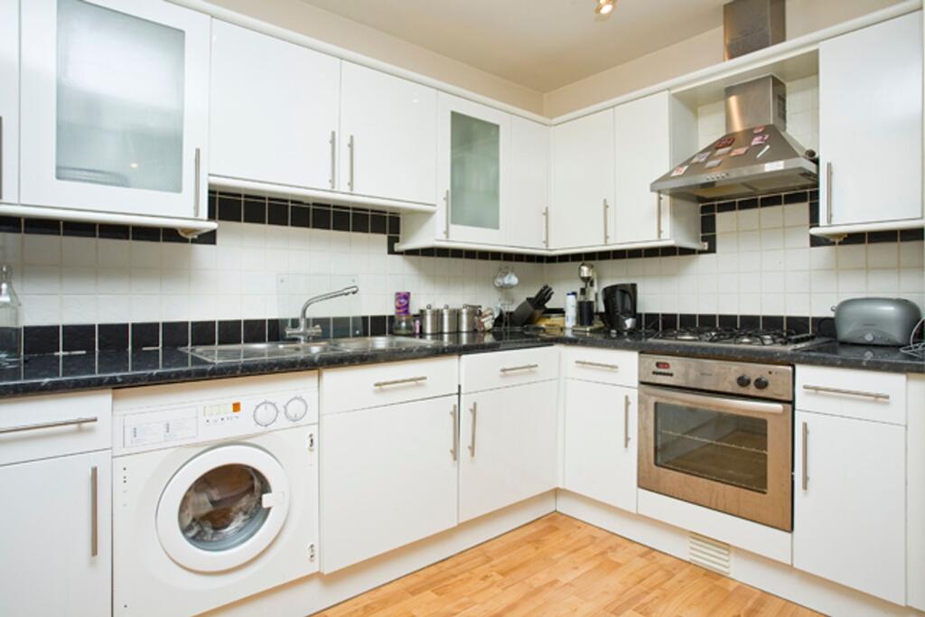 1 bed 1st Floor Flat for rent in London. From Daniel Cobb - London Bridge