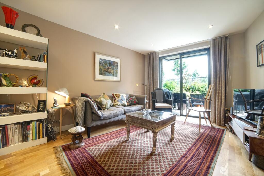 2 bed 1st Floor Flat for rent in Bermondsey. From Daniel Cobb - London Bridge 2 bed 1st Floor Flat for rent in Bermondsey. From Daniel Cobb - London Bridge