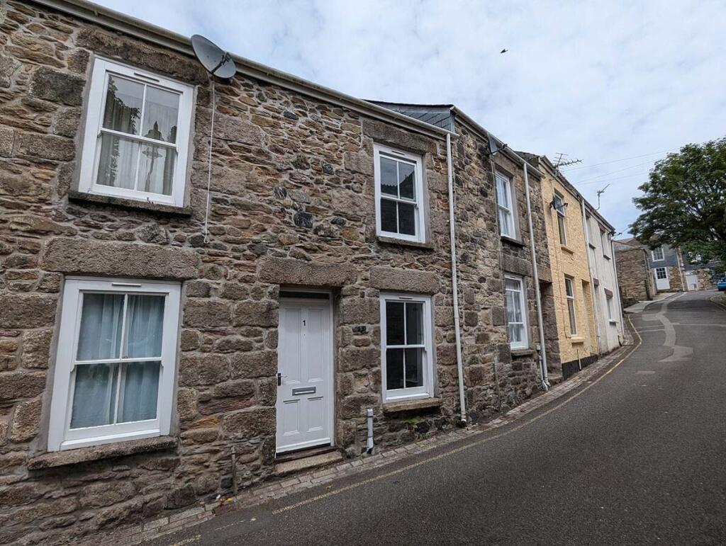 1 bed Mid Terraced House for rent in Redruth. From Real Estates - Redruth