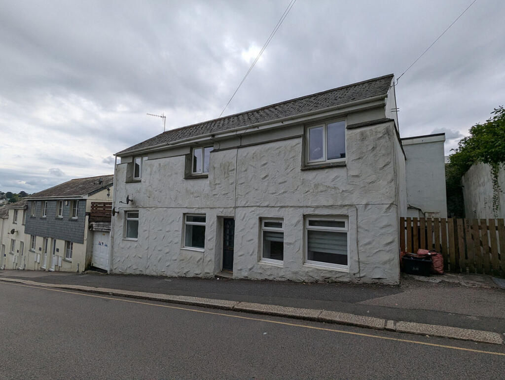 2 bed Apartment for rent in Truro. From Real Estates - Redruth