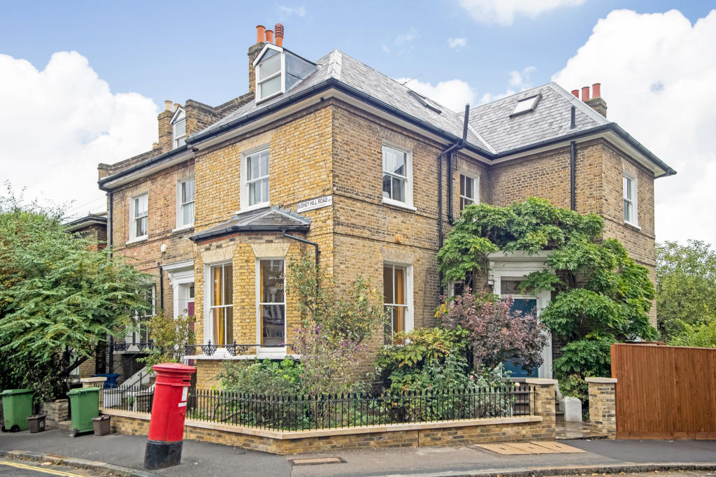 4 bed End Terraced House for rent in London. From Truepenny's Property Consultants Dulwich