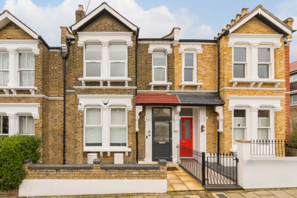 3 bed Mid Terraced House for rent in London. From Truepenny's Property Consultants Dulwich