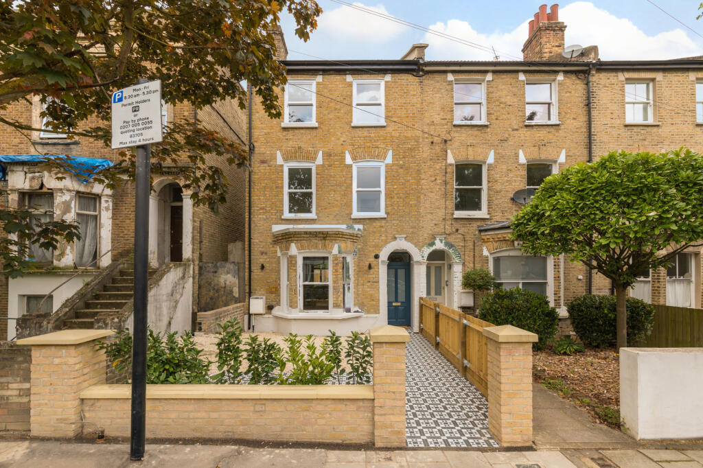 5 bed Semi-Detached House for rent in Clapham. From Truepenny's Property Consultants Dulwich