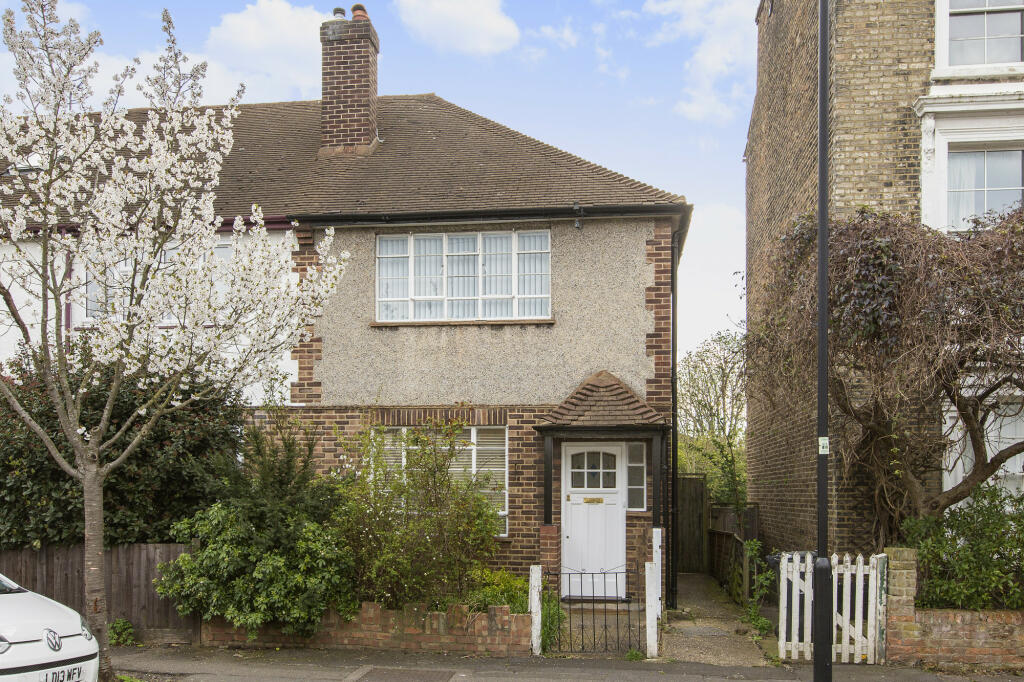 2 bed End Terraced House for rent in London. From Truepenny's Property Consultants Dulwich