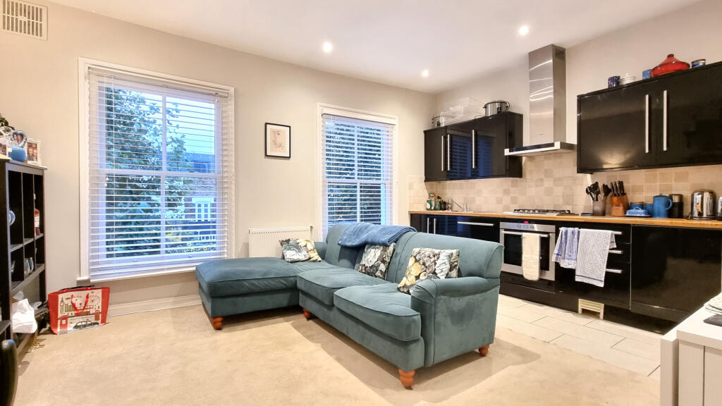 1 bed 1st Floor Flat for rent in London. From Truepenny's Property Consultants - Dulwich