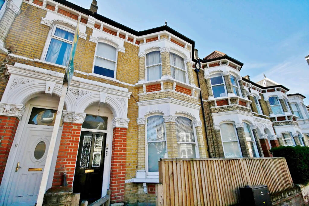 1 bed 1st Floor Flat for rent in Camberwell. From Truepenny's Property Consultants - Dulwich