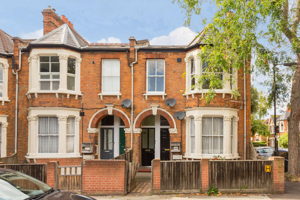 2 bed 1st Floor Flat for rent in Camberwell. From Truepenny's Property Consultants - Dulwich