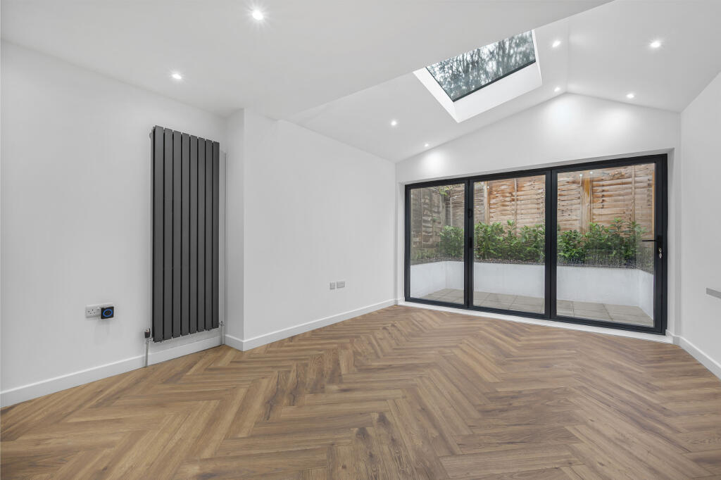 2 bed 1st Floor Flat for rent in Camberwell. From Truepenny's Property Consultants - Dulwich