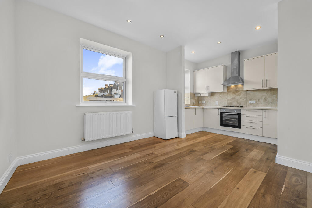 2 bed 1st Floor Flat for rent in Camberwell. From Truepenny's Property Consultants - Dulwich