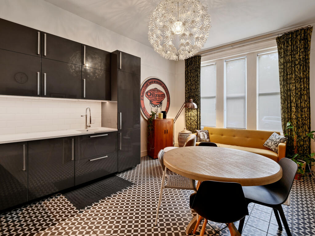 2 bed 1st Floor Flat for rent in London. From Truepenny's Property Consultants - Dulwich