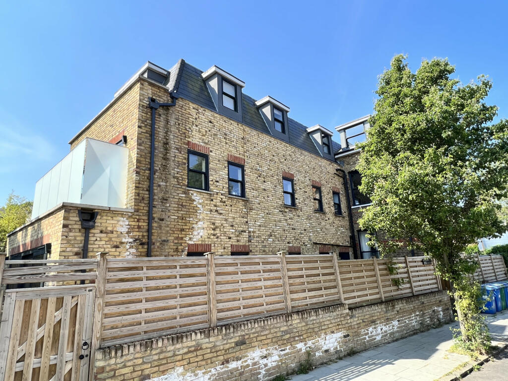 3 bed Apartment for rent in London. From Truepenny's Property Consultants - Dulwich