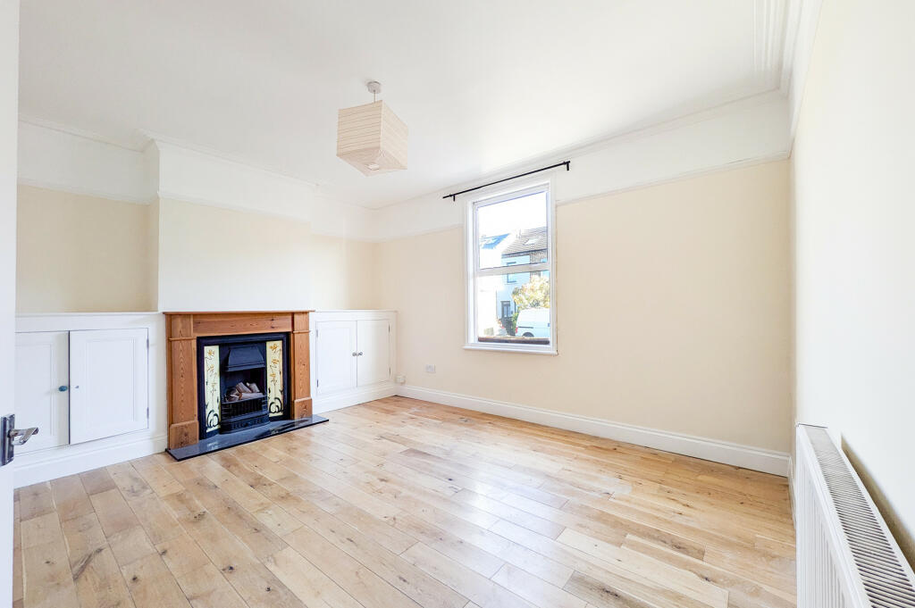 3 bed Semi Detached for rent in London. From Truepenny's Property Consultants - Dulwich 3 bed Semi Detached for rent in London. From Truepenny's Property Consultants - Dulwich