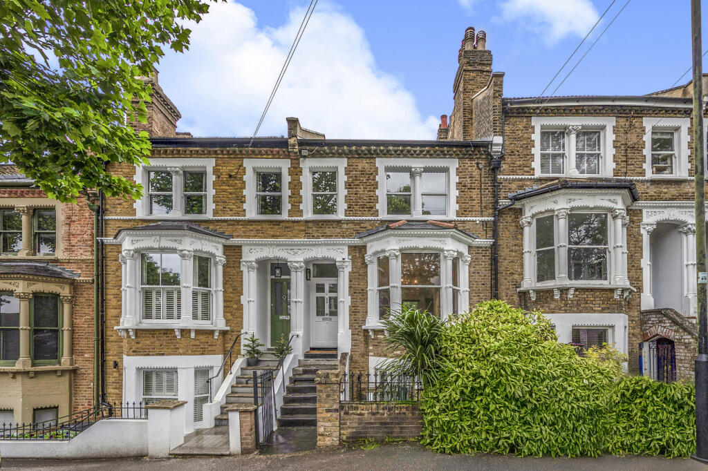 4 bed Mid Terraced House for rent in London. From Truepenny's Property Consultants - Dulwich 4 bed Mid Terraced House for rent in London. From Truepenny's Property Consultants - Dulwich
