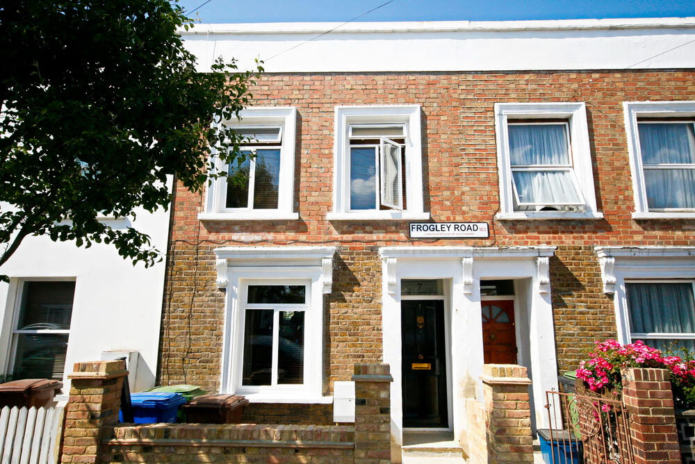 2 bed Mid Terraced House for rent in Camberwell. From Truepenny's Property Consultants - Dulwich