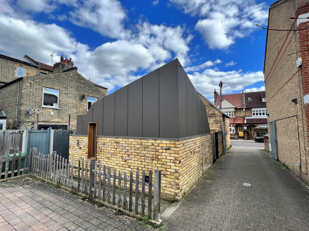 4 bed Not Specified for rent in Catford. From Truepenny's Property Consultants - Dulwich 4 bed Not Specified for rent in Catford. From Truepenny's Property Consultants - Dulwich