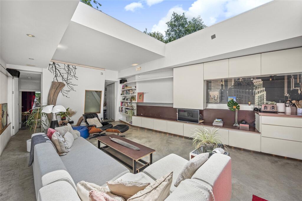 3 bed Detached for rent in Camberwell. From Truepenny's Property Consultants - Dulwich 3 bed Detached for rent in Camberwell. From Truepenny's Property Consultants - Dulwich