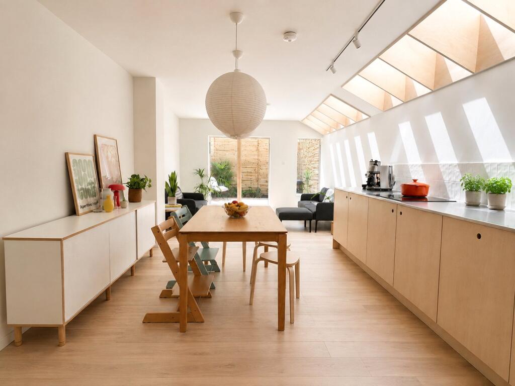4 bed Mid Terraced House for rent in London. From Truepenny's Property Consultants - Dulwich