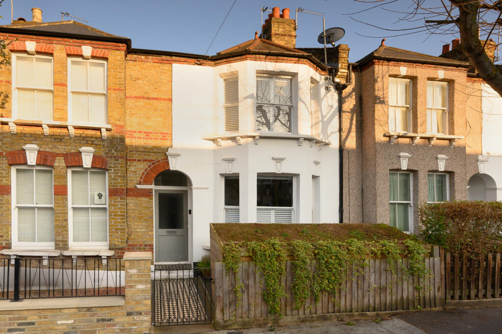 3 bed Detached for rent in London. From Truepenny's Property Consultants - Dulwich