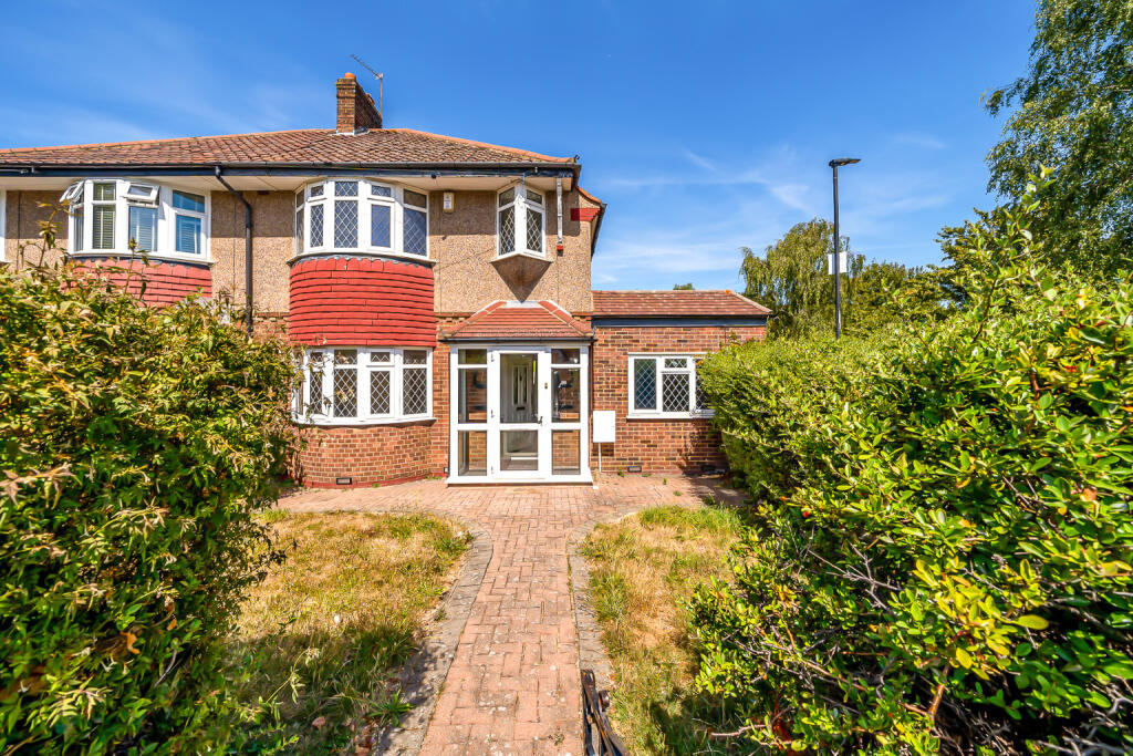 3 bed End of Terrace for rent in Eltham. From Brown & Brooke - Blackheath 3 bed End of Terrace for rent in Eltham. From Brown & Brooke - Blackheath