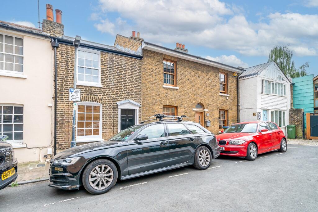 2 bed Mid Terraced House for rent in Greenwich. From Brown & Brooke - Blackheath 2 bed Mid Terraced House for rent in Greenwich. From Brown & Brooke - Blackheath