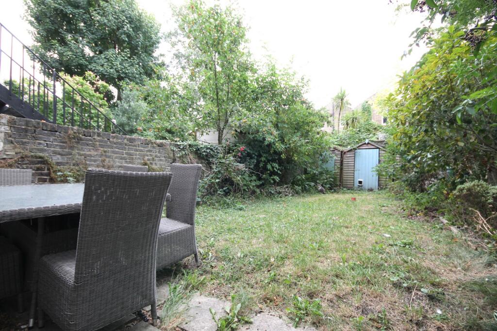 2 bed 1st Floor Flat for rent in Camden Town. From Rochester Place Camden