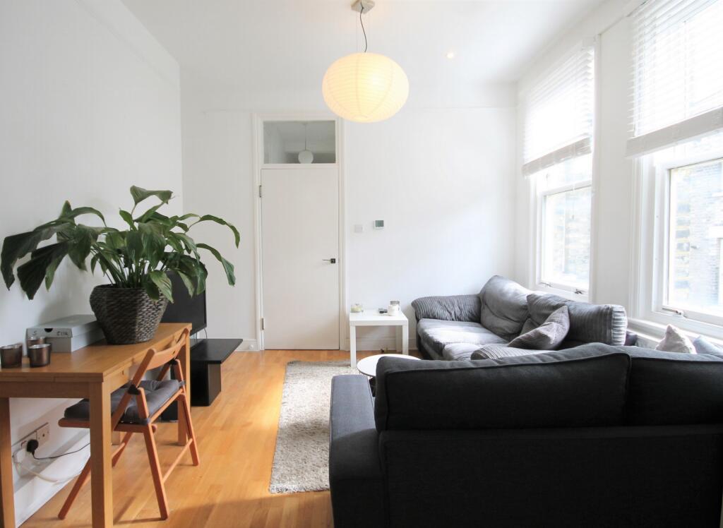 3 bed 1st Floor Flat for rent in Camden Town. From Rochester Place Camden 3 bed 1st Floor Flat for rent in Camden Town. From Rochester Place Camden