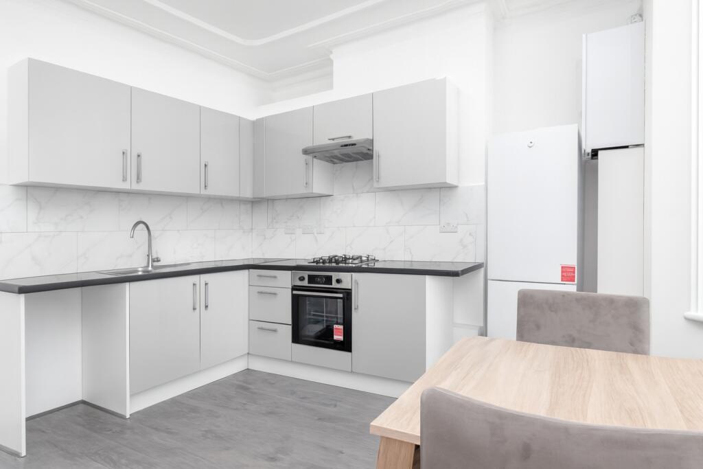 2 bed 1st Floor Flat for rent in Tottenham. From Rochester Place Camden