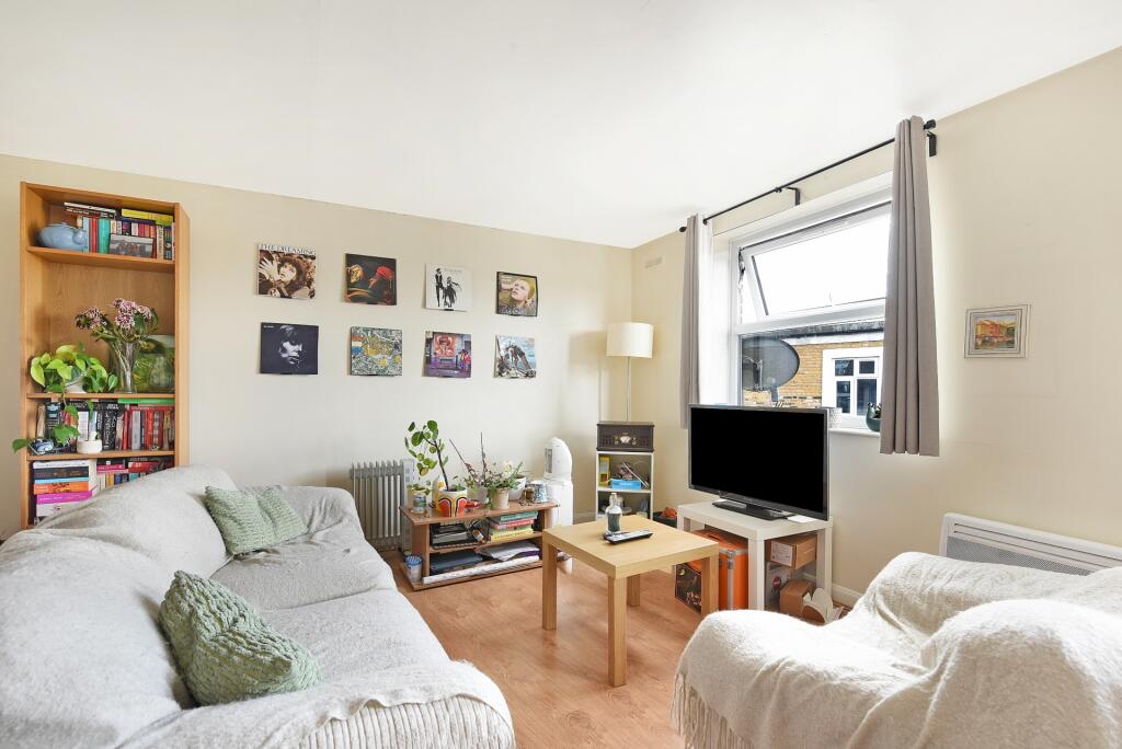 2 bed 1st Floor Flat for rent in Camden Town. From Rochester Place Camden