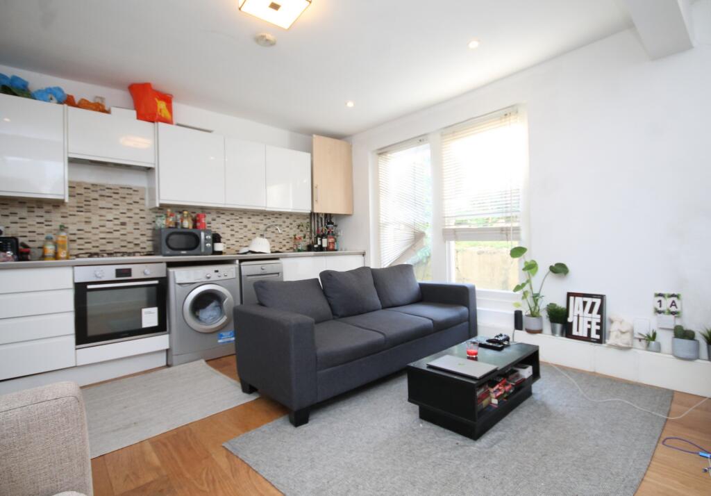 2 bed 1st Floor Flat for rent in Islington. From Rochester Place Camden