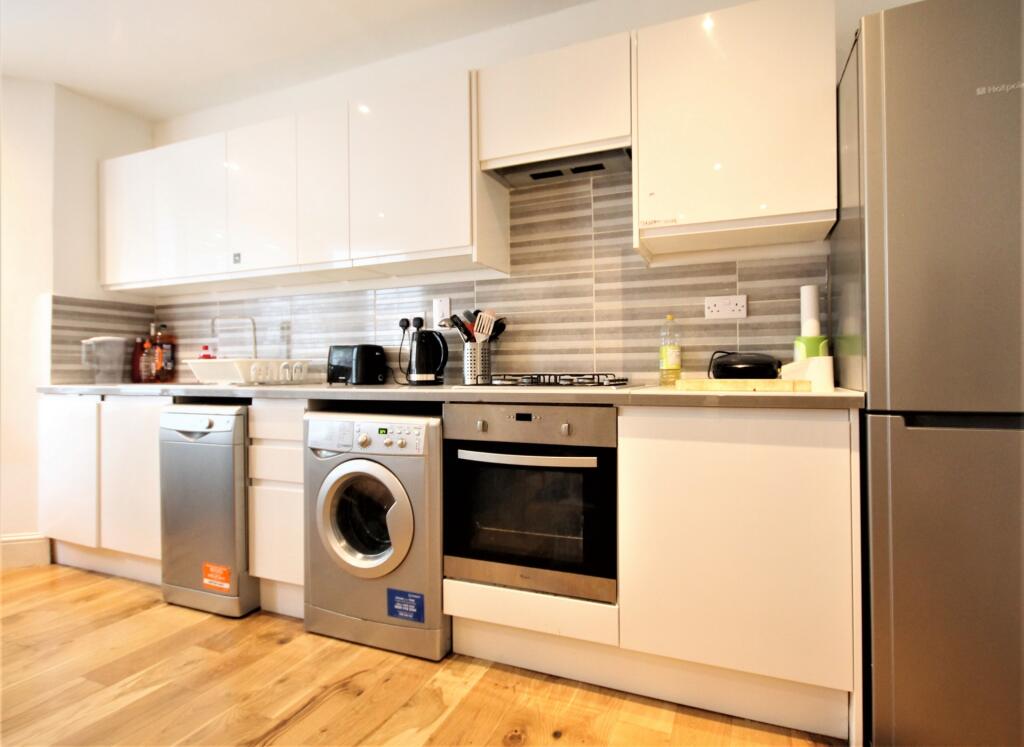 3 bed 1st Floor Flat for rent in Islington. From Rochester Place Camden