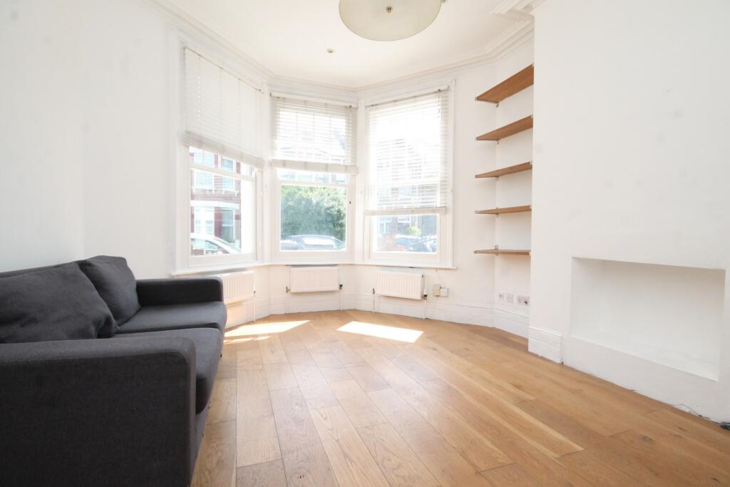 3 bed 1st Floor Flat for rent in Tottenham. From Rochester Place Camden