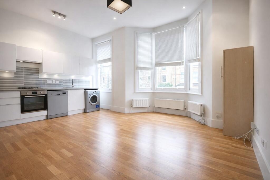 2 bed 1st Floor Flat for rent in Camden Town. From Rochester Place Camden