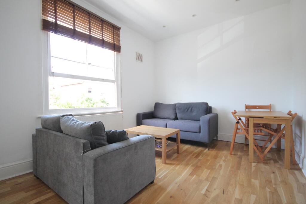 2 bed 1st Floor Flat for rent in Camden Town. From Rochester Place Camden
