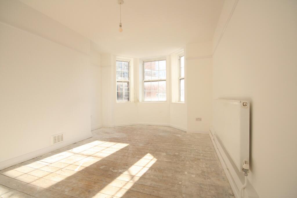 3 bed 1st Floor Flat for rent in Camden Town. From Rochester Place Camden
