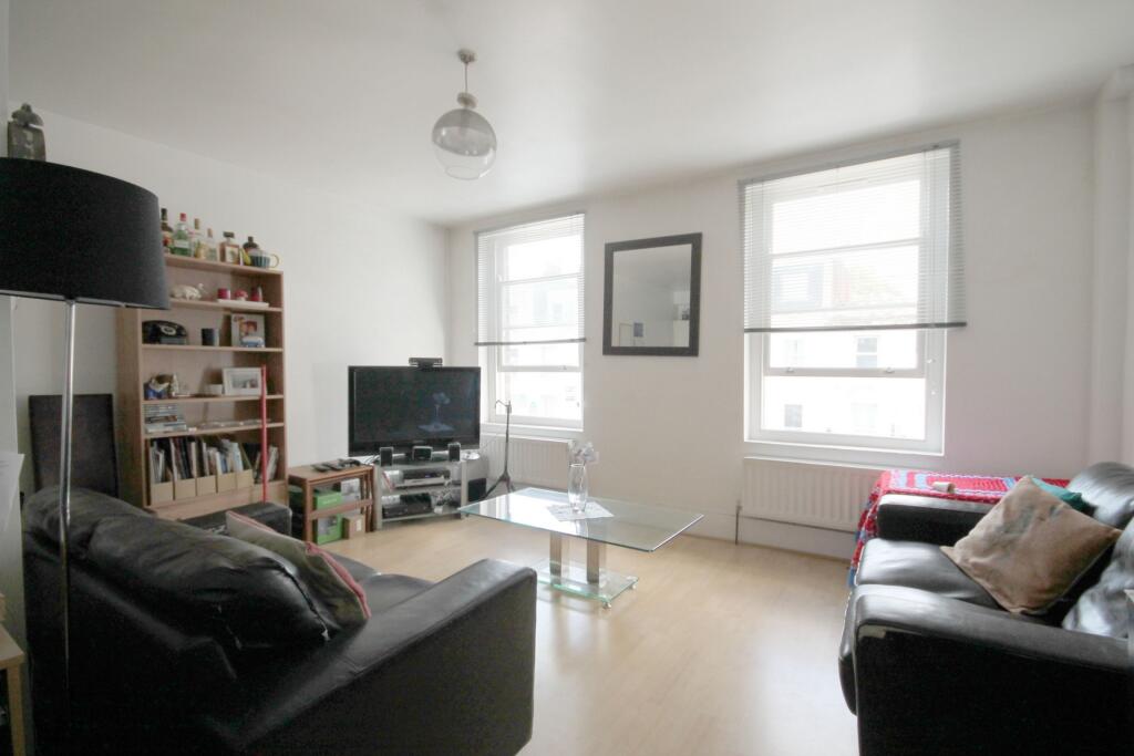 2 bed 1st Floor Flat for rent in Camden Town. From Rochester Place Camden