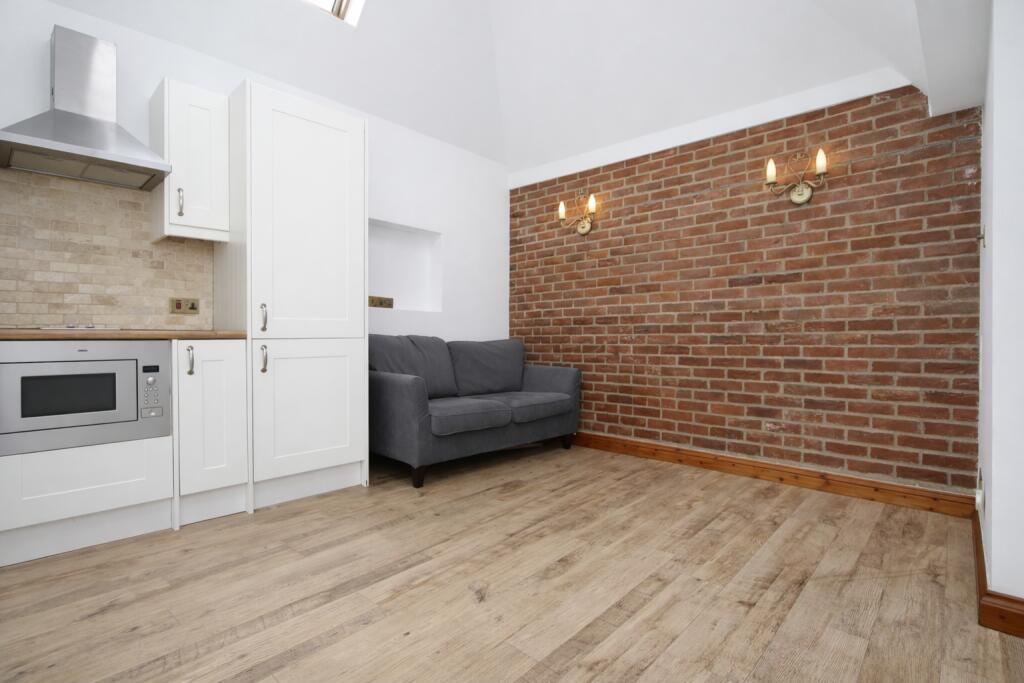 1 bed 1st Floor Flat for rent in Friern Barnet. From Rochester Place Camden