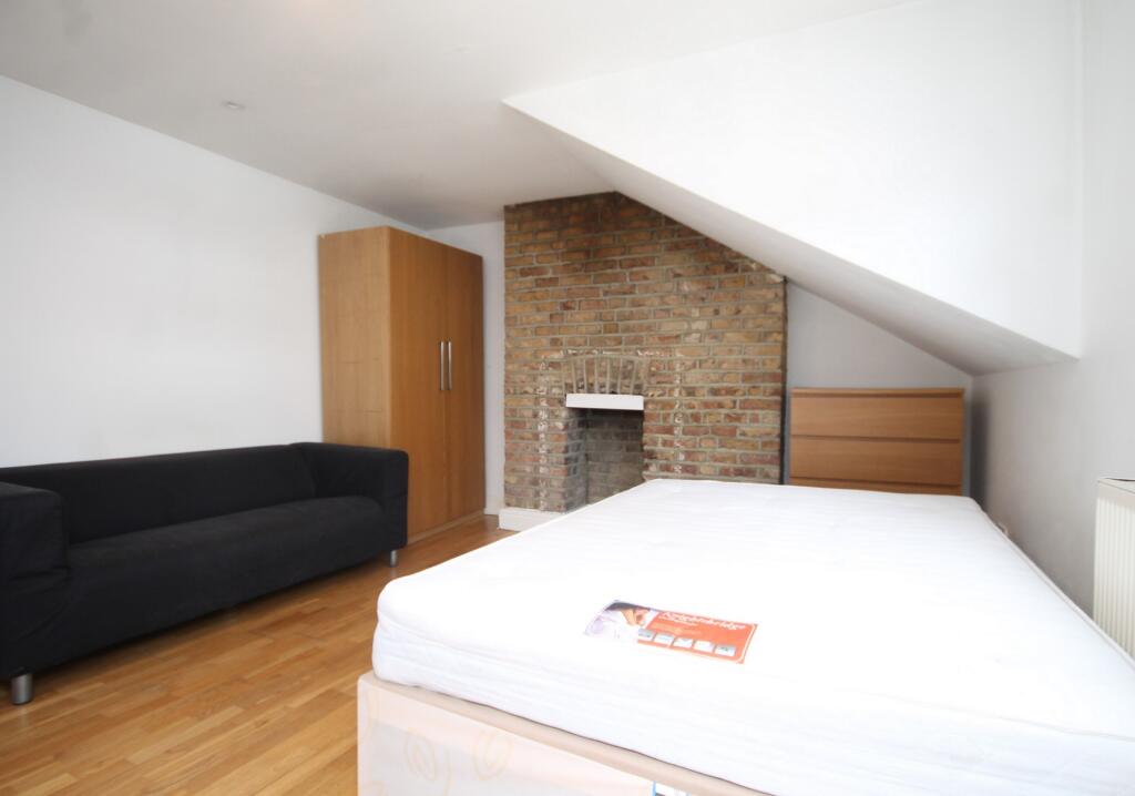 3 bed 1st Floor Flat for rent in Wood Green. From Rochester Place Camden