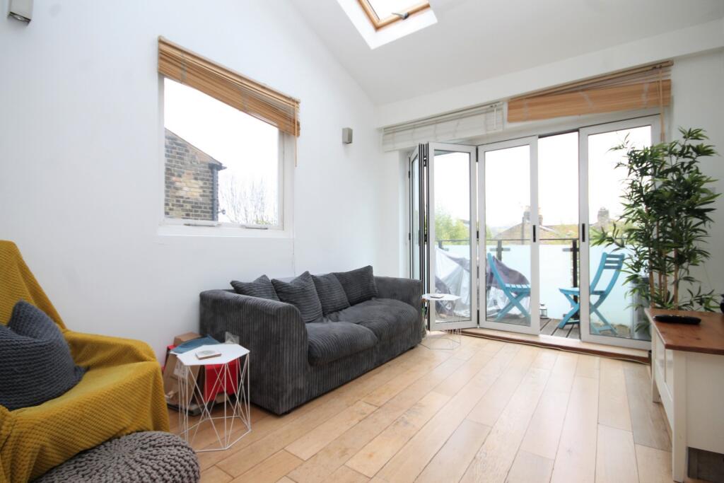 2 bed 1st Floor Flat for rent in Hornsey. From Rochester Place Camden
