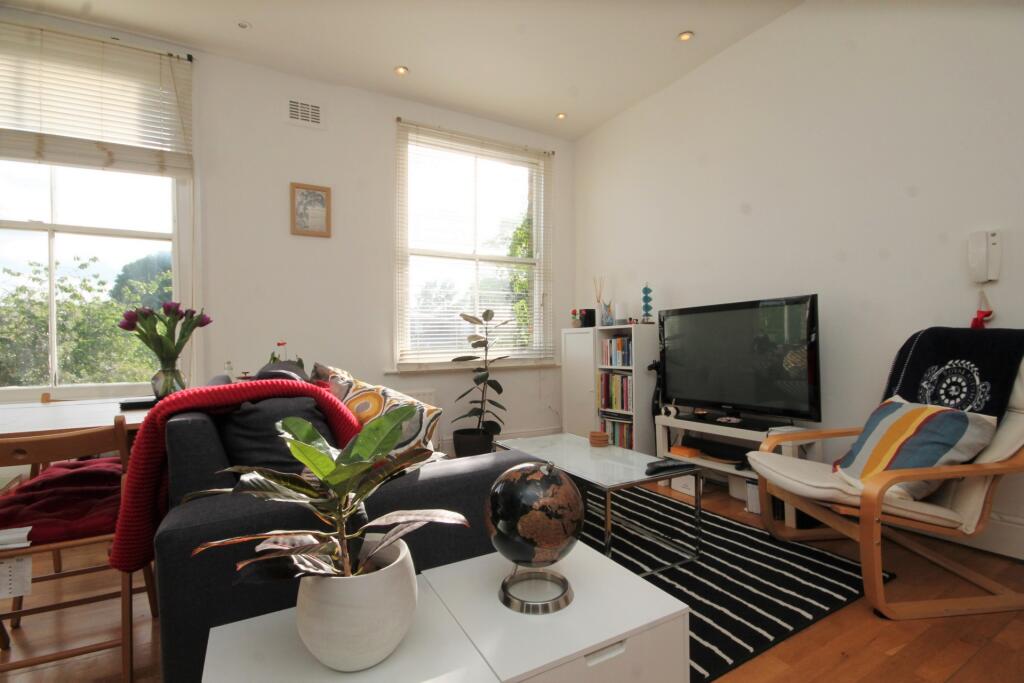 2 bed 1st Floor Flat for rent in Camden Town. From Rochester Place Camden