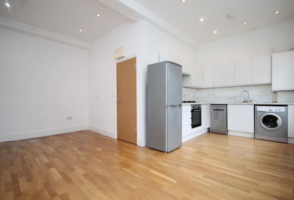 2 bed 1st Floor Flat for rent in Islington. From Rochester Place Camden