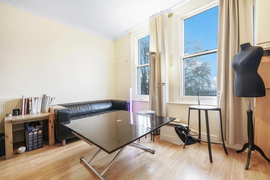 2 bed 1st Floor Flat for rent in Camden Town. From Rochester Place Camden