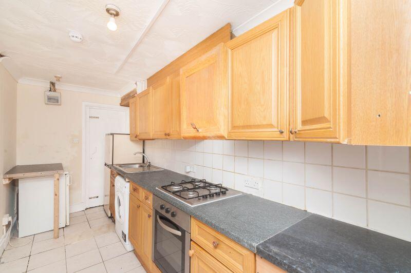 4 bed 1st Floor Flat for rent in Camden Town. From Rochester Place Camden