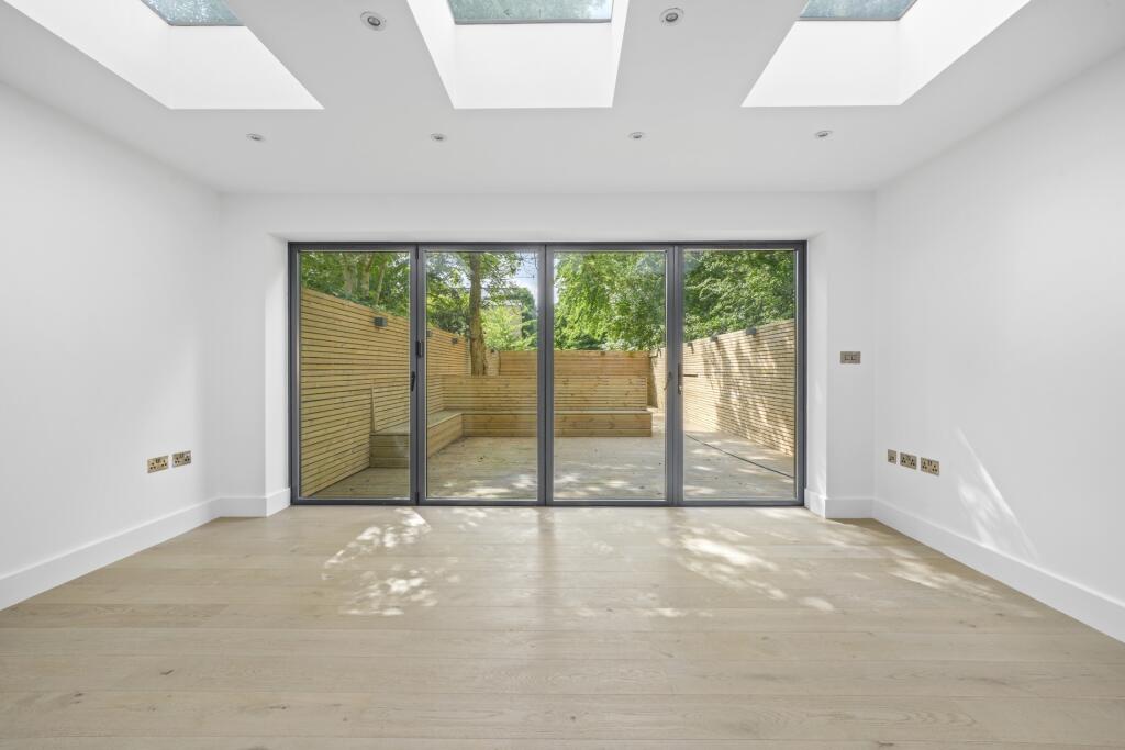 4 bed 1st Floor Flat for rent in Hampstead. From Rochester Place Camden