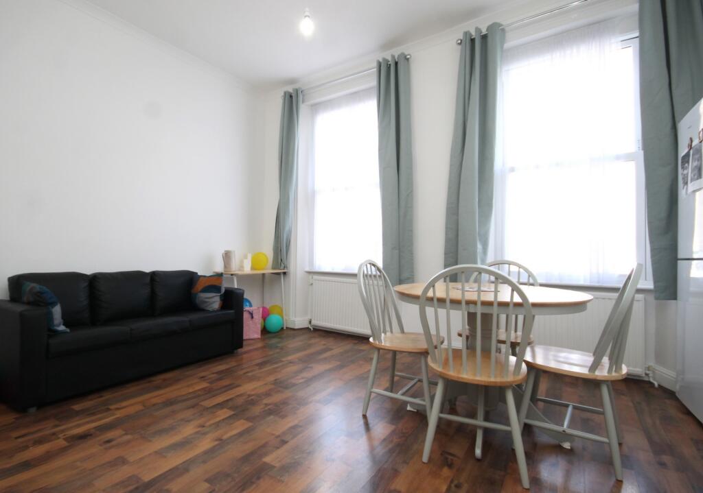 3 bed 1st Floor Flat for rent in Camden Town. From Rochester Place Camden